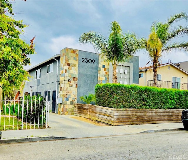 2309 Hauser Blvd, Los Angeles, CA 90016 - view of front facade with stucco siding