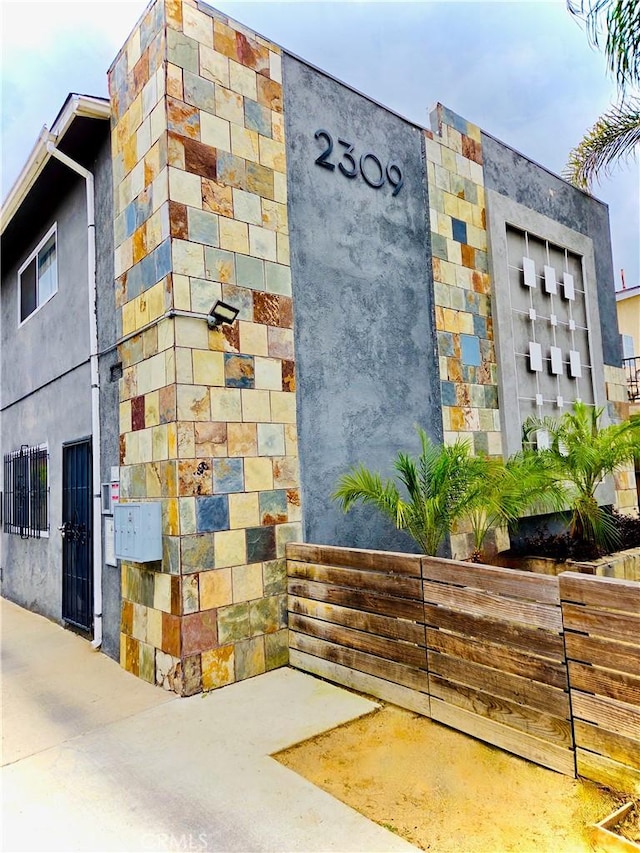 2309 Hauser Blvd, Los Angeles, CA 90016 - view of property