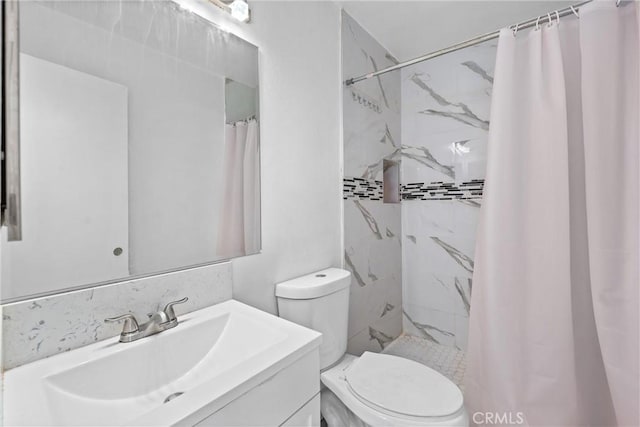 1558 Camelot Dr, Corona, CA 92882 - bathroom with a shower with curtain, toilet, and vanity