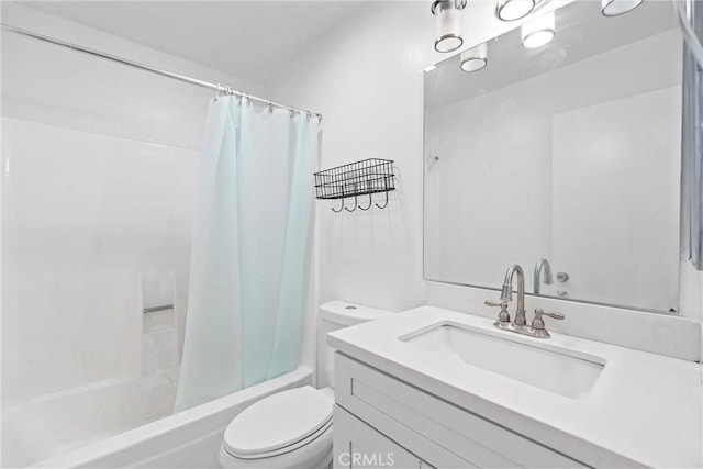 1558 Camelot Dr, Corona, CA 92882 - full bathroom featuring toilet, shower / tub combo, and vanity