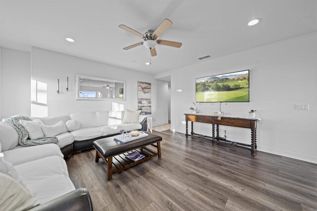 living area featuring ceiling fan, wood finished floors, recessed lighting, and baseboards
