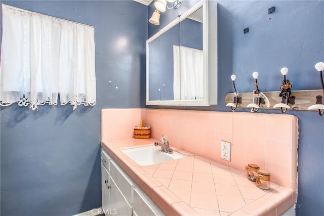 217 Syllmar Cir, Calimesa, CA 92320 - bathroom featuring backsplash and vanity