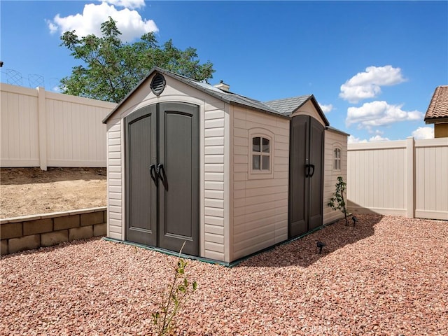 10630 Appaloosa Ave, Hesperia, CA 92345 - view of shed with a fenced backyard