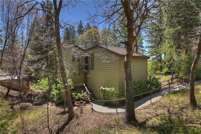 27657 Peninsula Dr, Lake Arrowhead, CA 92352 - view of side of home