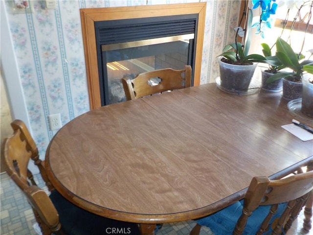 2698 Fremontia Dr, San Bernardino, CA 92404 - dining room with a glass covered fireplace and wallpapered walls