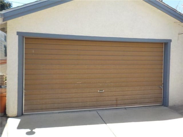 2698 Fremontia Dr, San Bernardino, CA 92404 - view of garage