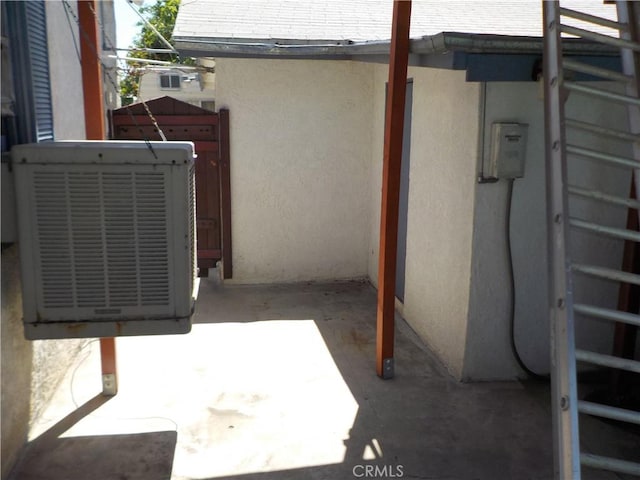 2698 Fremontia Dr, San Bernardino, CA 92404 - view of patio / terrace