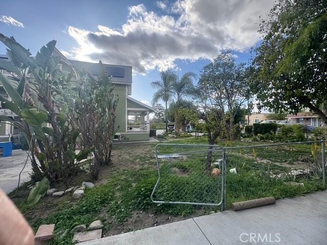 850 E Columbia Ave, Pomona, CA 91767 - view of yard with fence