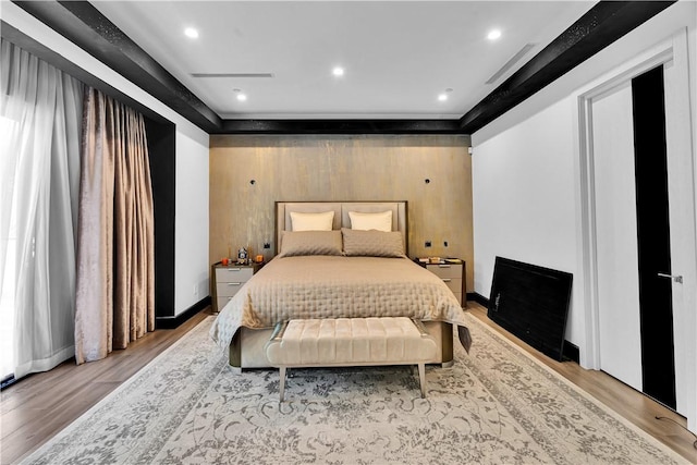 9218 Encino Ave, Northridge, CA 91325 - bedroom featuring light wood-style flooring, recessed lighting, and baseboards