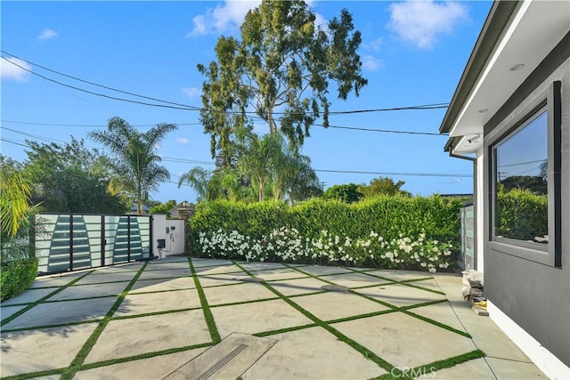 9218 Encino Ave, Northridge, CA 91325 - view of patio / terrace with fence