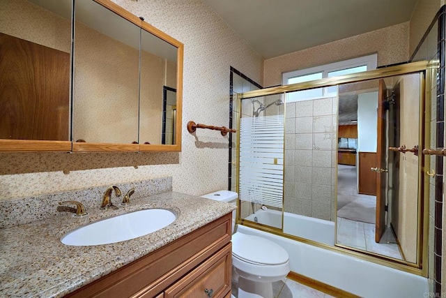 full bath with combined bath / shower with glass door, toilet, and vanity
