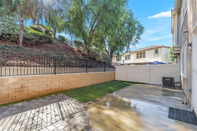 43002 Calle Cristal Unit 35, Temecula, CA 92592 - view of patio featuring central AC and a fenced backyard