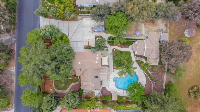 drone / aerial view of a pool