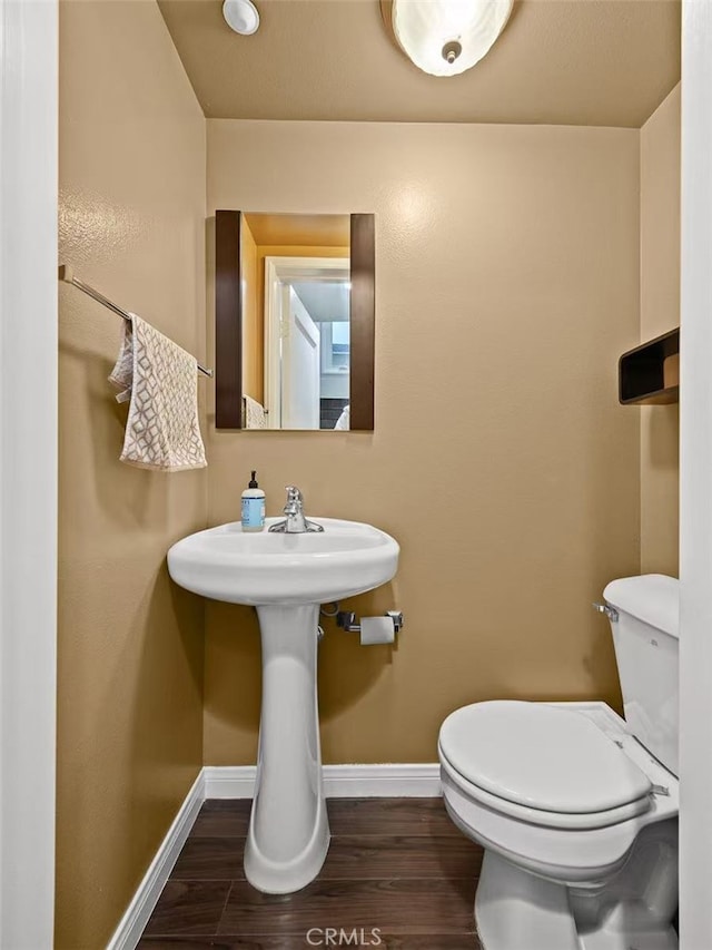 128 N Allen Ave Unit 1, Pasadena, CA 91106 - bathroom featuring baseboards, wood finished floors, and toilet
