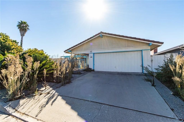 4101 Calle Mayo, San Clemente, CA 92673 - garage featuring fence