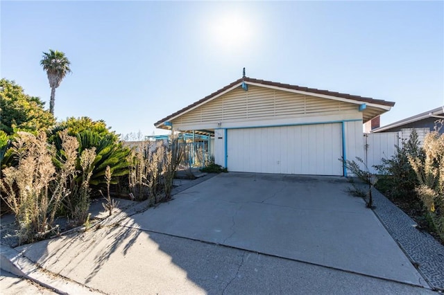 4101 Calle Mayo, San Clemente, CA 92673 - garage featuring fence