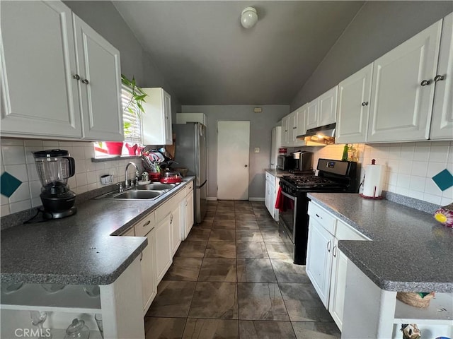 527 E King St, Rialto, CA 92376 - kitchen featuring appliances with stainless steel finishes, a sink, lofted ceiling, white cabinets, and backsplash