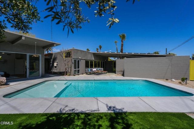 2839 N Davis Way, Palm Springs, CA 92262 - view of swimming pool with an outdoor living space and a patio