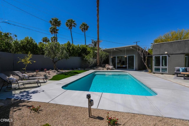 2839 N Davis Way, Palm Springs, CA 92262 - view of swimming pool featuring a patio and a fenced backyard