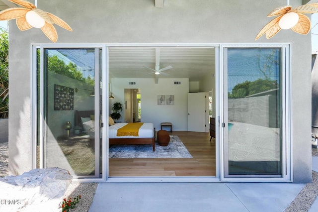 2839 N Davis Way, Palm Springs, CA 92262 - property entrance with a ceiling fan and stucco siding