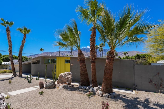 2839 N Davis Way, Palm Springs, CA 92262 - view of front of home with a mountain view