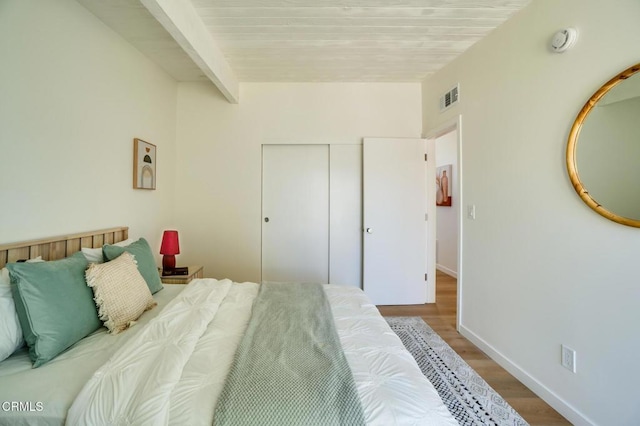 2839 N Davis Way, Palm Springs, CA 92262 - bedroom featuring wood finished floors and a closet