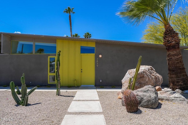 2839 N Davis Way, Palm Springs, CA 92262 - view of exterior entry with board and batten siding and stucco siding