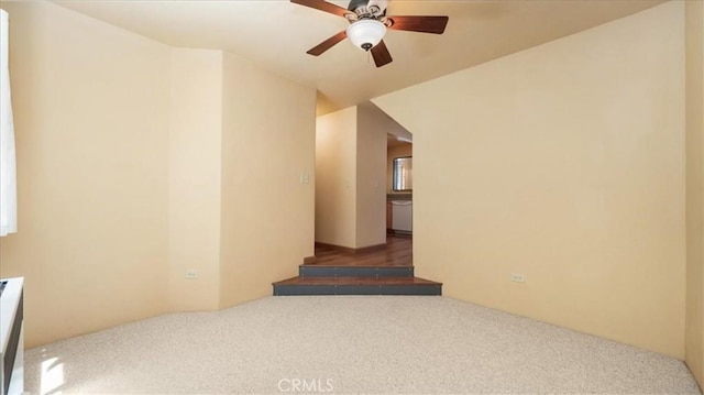 spare room featuring carpet and a ceiling fan