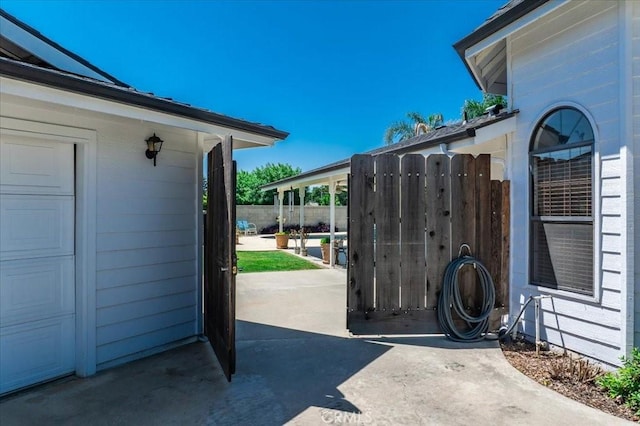 1995 E Valley Forge Ave, Tulare, CA 93274 - gate with fence and a patio