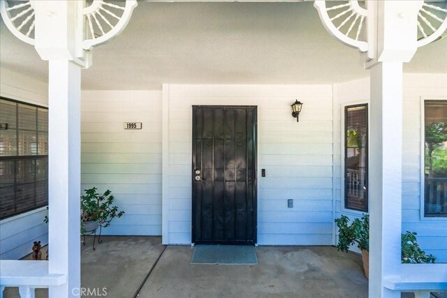 1995 E Valley Forge Ave, Tulare, CA 93274 - doorway to property featuring a porch
