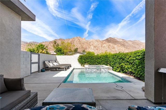 54060 Avenida Madero Ln, Quinta, CA 92253 - view of swimming pool with a mountain view, a patio area, an in-ground hot tub, and a fenced backyard