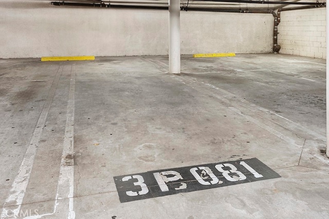 5530 Owensmoutth Ave Unit 306, Woodland Hills, CA 91367 - view of parking deck