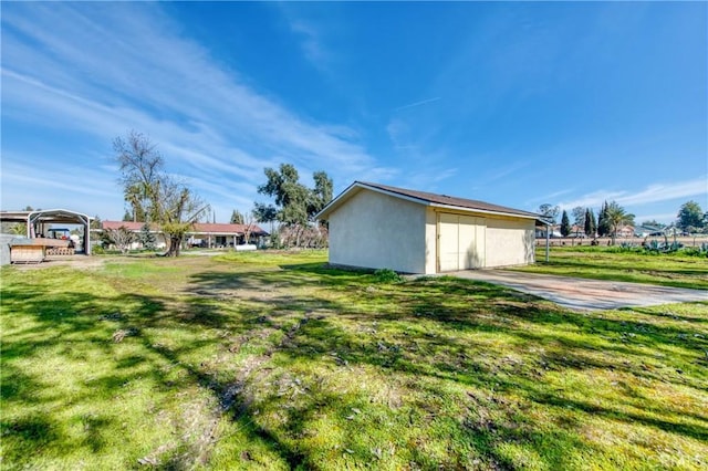 view of green lawn featuring an outbuilding