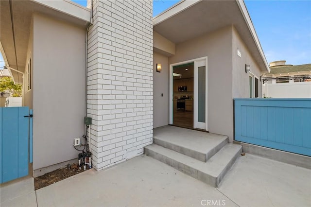 225 S Guadalupe Ave, Redondo Beach, CA 90277 - doorway to property featuring stucco siding, a gate, fence, and a patio