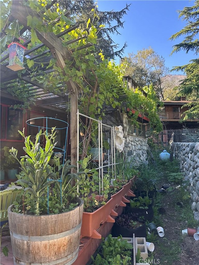 30 Bear Dr, Mt Baldy, CA 91759 - view of yard featuring a garden