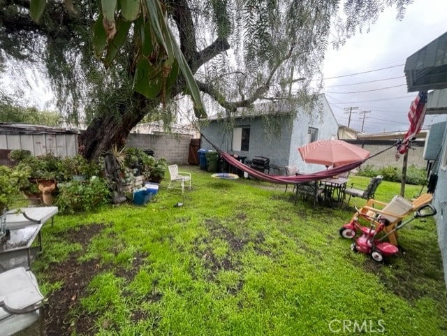 6705 Denny Ave, North Hollywood, CA 91606 - view of yard