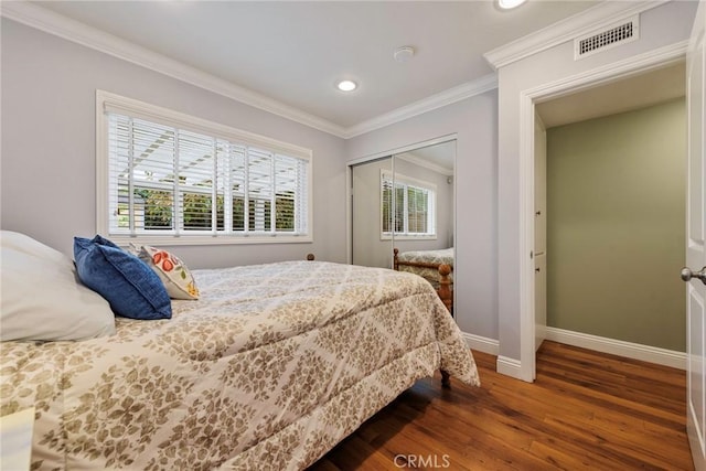 17152 Friml Ln, Huntington Beach, CA 92649 - bedroom with dark wood-style flooring, baseboards, recessed lighting, ornamental molding, and a closet