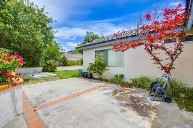 25681 Westover Cir, Lake Forest, CA 92630 - view of patio / terrace