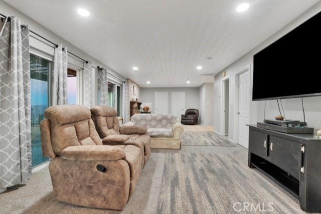 25624 Castlerock Rd, Apple Valley, CA 92308 - living area featuring recessed lighting
