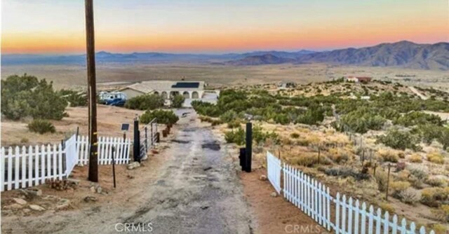 25624 Castlerock Rd, Apple Valley, CA 92308 - view of mountain background