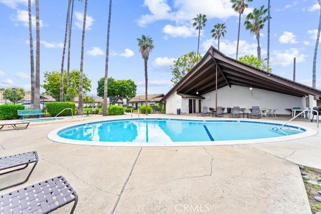 1800 E Heim Ave Unit 2, Orange, CA 92865 - community pool with a patio and fence