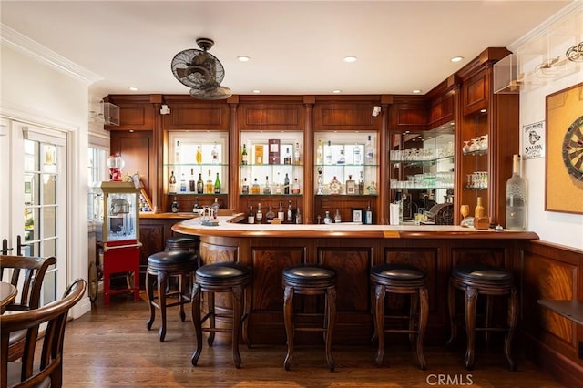 427 10th St, Huntington Beach, CA 92648 - indoor wet bar featuring dark wood-style floors, crown molding, and recessed lighting