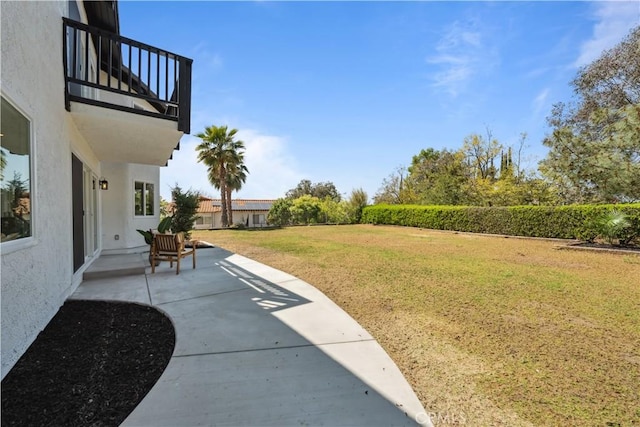 529 Manzanita Rd, Redlands, CA 92373 - view of green lawn with a balcony and a patio area