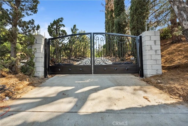 529 Manzanita Rd, Redlands, CA 92373 - view of gate