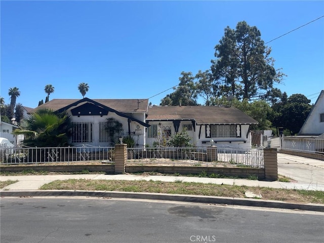 view of front facade featuring a fenced front yard and stucco siding