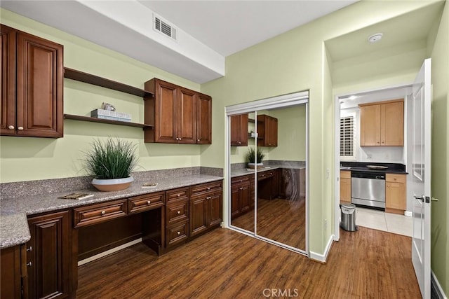 53 N Oak Ave Unit 5, Pasadena, CA 91107 - kitchen with stainless steel dishwasher, dark wood finished floors, open shelves, built in desk, and dark countertops