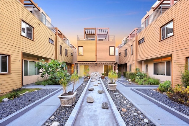 53 N Oak Ave Unit 5, Pasadena, CA 91107 - surrounding community with a vegetable garden