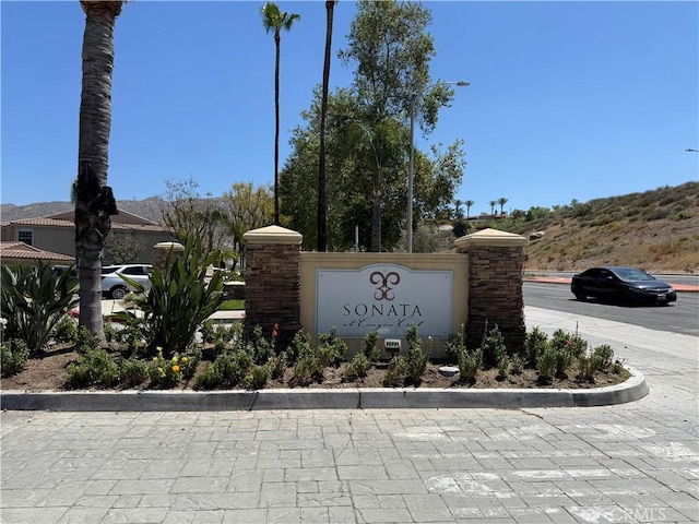 view of community / neighborhood sign
