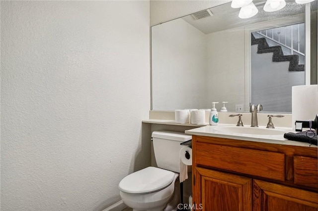 4176 Canyonside Cir, Jurupa Valley, CA 92509 - half bath featuring toilet, a textured wall, and vanity