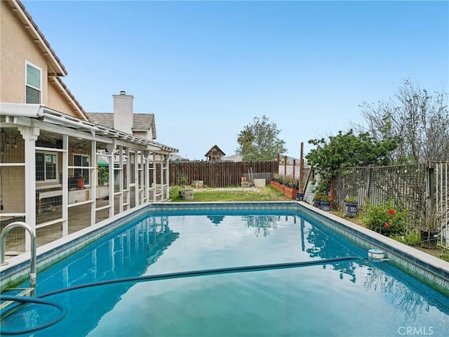 4176 Canyonside Cir, Jurupa Valley, CA 92509 - view of pool featuring a fenced backyard